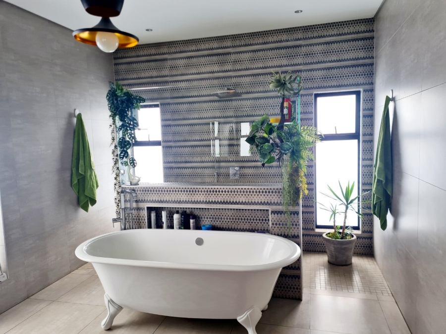 4 Bedroom Property for Sale in Heron Banks Golf Estate Free State